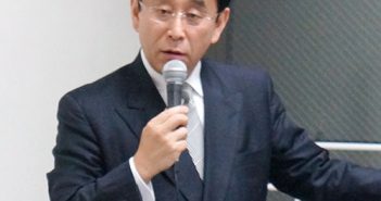 高崎康裕氏