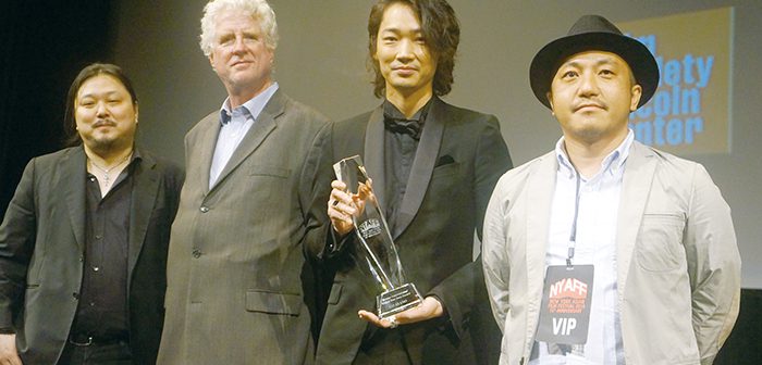 綾野剛、NYでNYAFF授賞式 - ニューヨークビズ！
