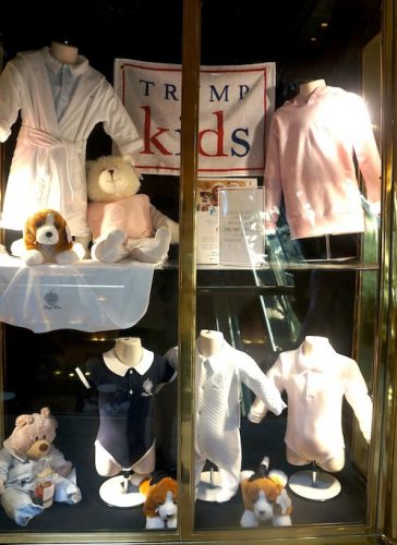 トランプオリジナルの洋服やベビー服が地下１階で販売されている（NY Biz）