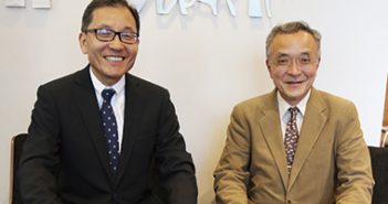 「西山ラーメンＵＳＡ」代表取締役の川上幹雄氏と「西山製麺」代表取締役社長の西山隆司氏