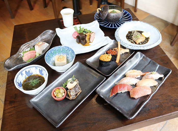「百百川寿司懐石」は品数の多い豪華コース