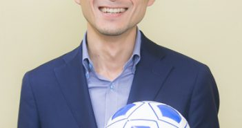 松崎英吾事務局長