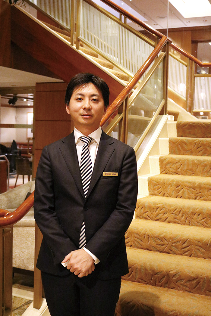 日本のおもてなしを提供できる仕事をしていることが誇らしいと語る、新ディレクターの小池篤史さん