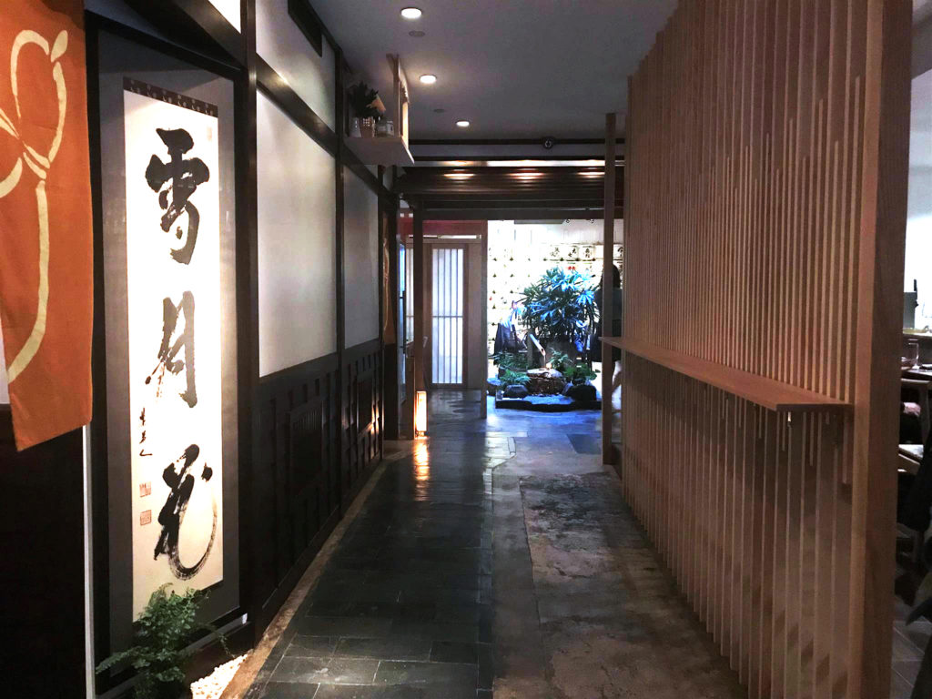 落ち着いた雰囲気の店内