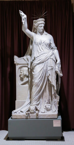 イタリアの 女神像 と米国の象徴 自由の女神像 ｎｙのエリス島でコラボ展 ニューヨークビズ