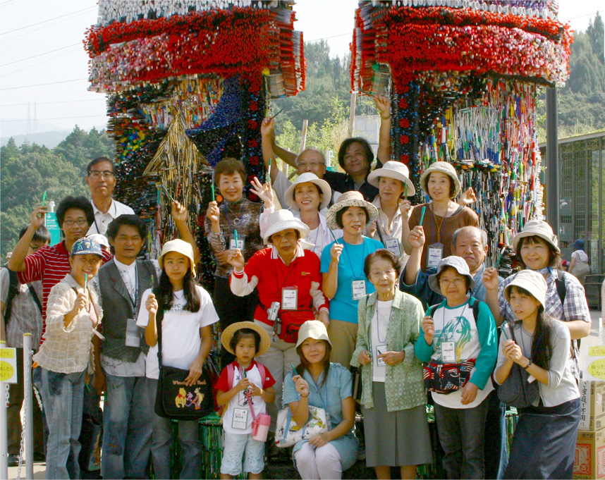 「智恵の門」@2005 expo JAPAN　一緒に作品を作った友人たちと