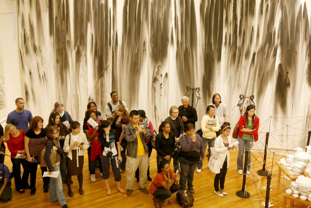 作品「天時・地利・人和」（サイズ：高さ10メートル、幅15メートル、クイーンズカレッジ美術館にて、2008年）