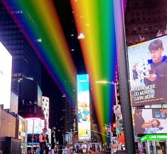タイムズスクエア上空に「虹」が出現！