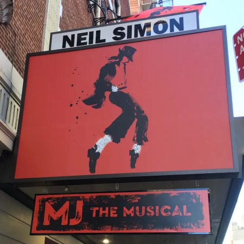 「MJ The Musical」が公演されているネイル・サイモン劇場の外観