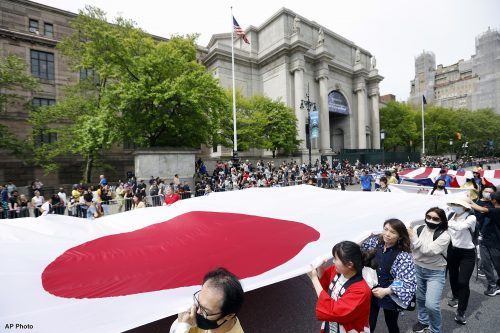 今年５月に行われたジャパンパレードの模様（credit AP Photo）