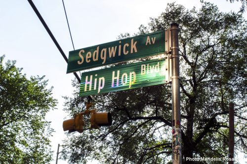ブロンクスの1520 Sedgwick Ave番地の標識（Photo Maridelis Rosado）