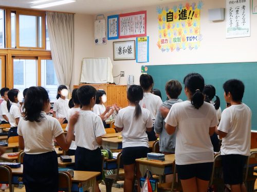 日本の小学校の朝の会