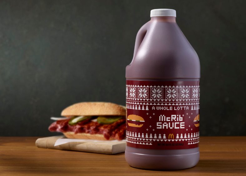 マクドナルド、「マックリブ(R) サンドイッチ」復活を祝して、特製 