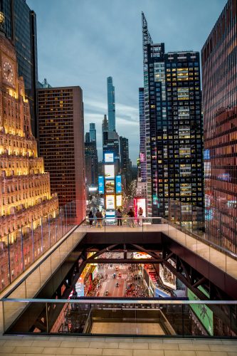 タイムズスクエアを上から見下ろせるのは、この展望デッキだけ