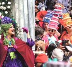 春のNY名物「Easter Parade」開催　5番街が華やぐ一日