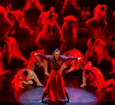 中国発の舞踊劇「MULAN(ムーラン)」NY初上演