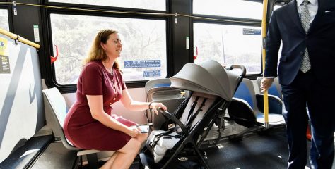 NY市バス、ベビーカーを畳まず乗車可能に